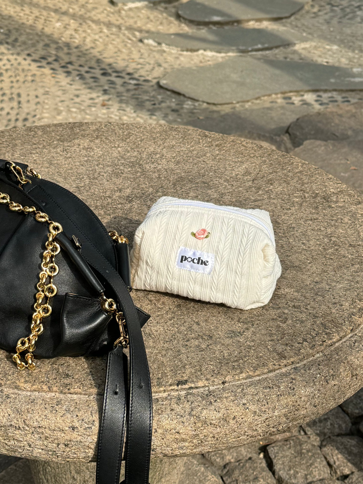 Plain Janes Puffed Pouchie in Blanco